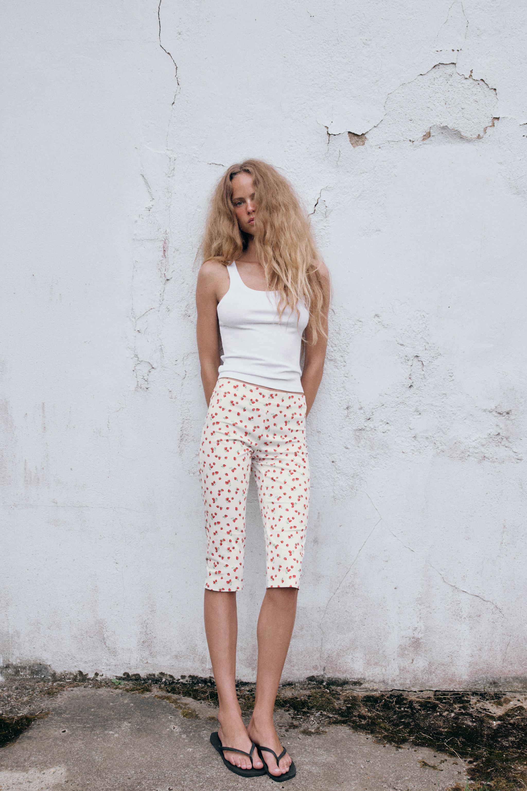 PANTALON CAPRI IMPRIMÉ FRAISES